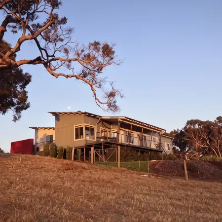 Views of Redwall Valley and close to beaches and wineries.