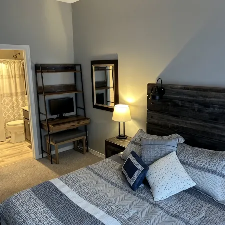 Ground floor entry with ski in/out access to Pico & FREE shuttle to Killington