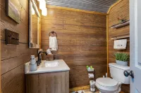 The Cowskin Bunkhouse - Lakeview Getaway - perfect for fishermen/small families! - 2-Star