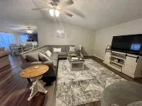 "Cozy Times" less than 10 minutes from Lake Texoma and Choctaw Casino - 4-Star
