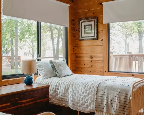 Rosemary on Grand - Cottage Core Lakehouse w/ ADA Dock in Gated Community Hotels in Cleora