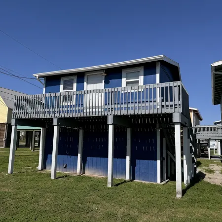 Comfy Coastal Cottage Four