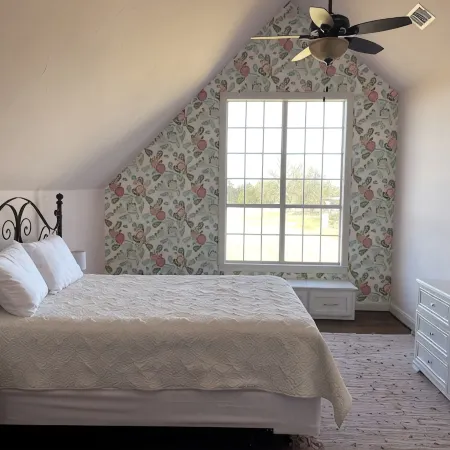 Modern farmhouse retreat between DFW and Houston. Hotels in Freestone County