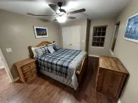 Great get a way--8 acres and pond, firepit peace and quiet - Wi-Fi