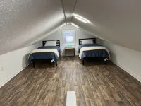 3 bedroom home quiet neighborhood close to trails - WiFi