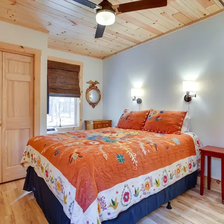 "Singing Pines" Newly Built Vacation Rental