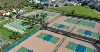 Oceanfront 2/2 Condo; Short walk to Pool & Beach - Beach