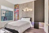 Stylish Vibrant Getaway w/Private Patio next to Bars & Food, 5 minutes from DC! - Apartemen