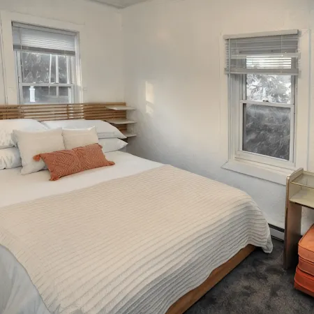 Peach by the Beach! 1 Bdrm Apt close to downtown