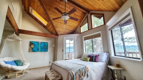 Cozy & Quiet 2 bdrm private Treehouse getaway with Amazing Views minutes from UO - balcon