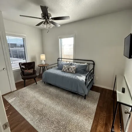 Downtown Hideaway - Minutes from PK Lake, Graham Lake & many more attractions..