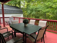 Cozy 4-Season Chalet + Lake Winni + Gunstock + Free Breakfast · Sleeps 8 - Wi-Fi