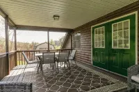Creekside Cabin - Watkins Glen, Corning, Finger Lakes with Hot Tub - 4-Star