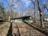 Cottage in the woods. In a safe gated community near Lake Catherine. - 2-Star