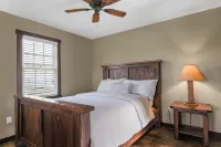 Willow Cottage at Hillside Hideaways-1BR/1BA-Private Getaway in Amish Country - 3-Star