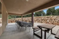 Spacious, Private Hot Tub, 6 bedrooms 5 Ensuite Bathrooms. 7th night FREE! - Uima-altaat