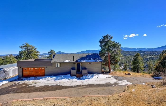 Wonderful Mountain Scenic Views with Freestanding Arcade