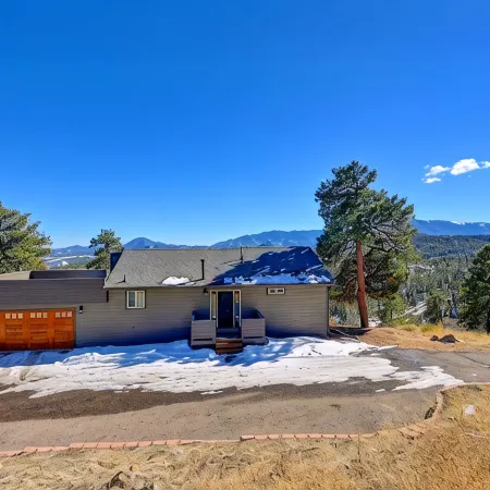 Wonderful Mountain Scenic Views with Freestanding Arcade