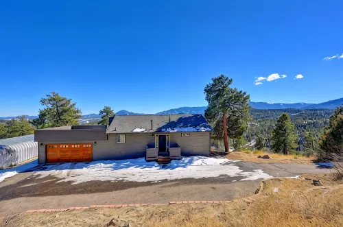 Wonderful Mountain Scenic Views with Freestanding Arcade - Gym
