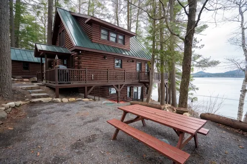Highly Recommended Lake Side Cabin.  Welcome to Majestic Pines on Schroon Lake. - Wifi