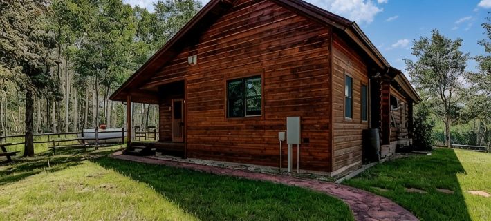 Log cabin style home on secluded 48 acre property テラーのホテル