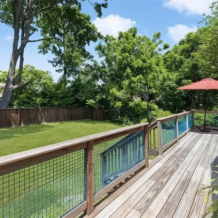Quaint Downtown Jamestown R.I. Home -Walking distance to Newport Ferry and Beach