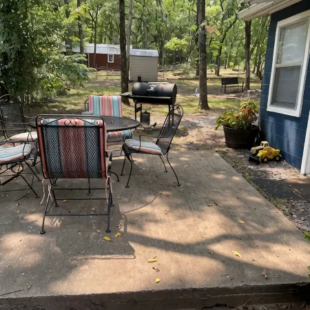 Fisherman's Flat    Cozy 3-bedroom cabin short walk to water at Cypress Cove