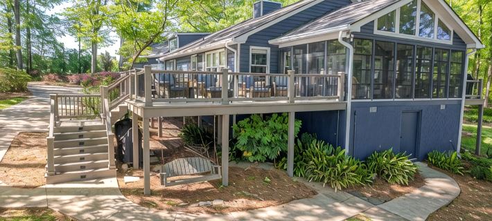 Secluded Lake Oconee 4 Bed/4 BA lakefront home w/ Private dock, 10 Min to Publix Hotels in Putnam County