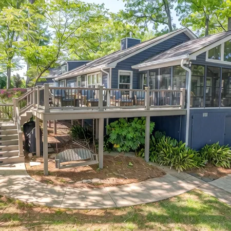 Secluded Lake Oconee 4 Bed/4 BA lakefront home w/ Private dock, 10 Min to Publix