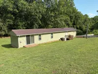 Rosey's Retreat Charming 2-bedroom Country Cottage in LaFollette, Tennessee WiFi - 3-Star