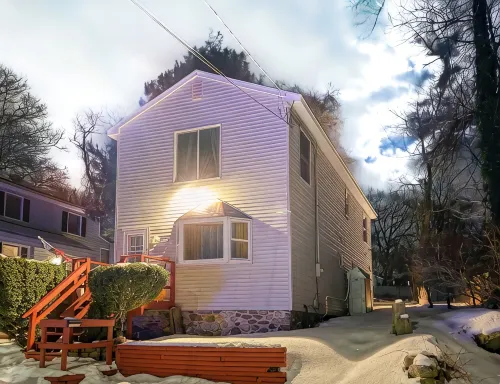 2Br Lakefront Cottage | Hot Tub, Fire Pit & Lake Access - 2-Star