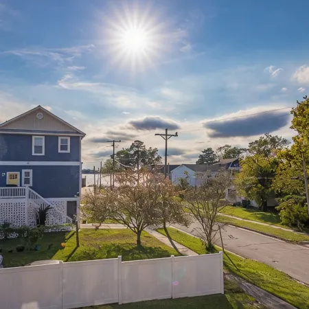 Unique 2 Bedroom Condo | Water View of New Bern
