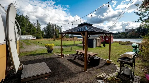 Beachfront Steampunk Airstream, Cosy Year-Round Glamping on the Kitsap Peninsula - 4-Star