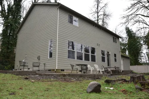 Large Family Friendly House on the Santiam River w/ Hobbit Door! - 3성급