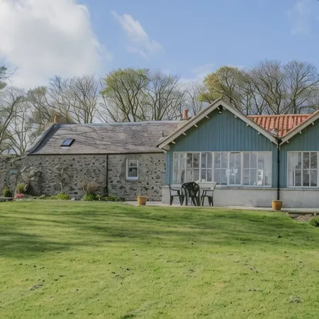 2 bedroom cottage, with far reaching views of the garden and open countryside.