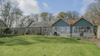2 bedroom cottage, with far reaching views of the garden and open countryside. - Wifi