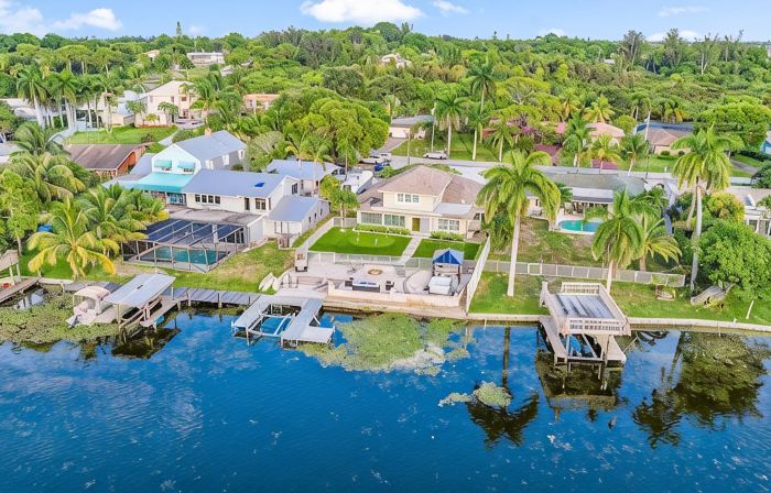 NEW! Drift Inn-Lakefront Home w/ Hot Tub, Outdoor Bar, Golf!