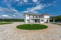 Villa Jelena | 4-Star Villa with Heated Pool, Privacy & Barbecue House - Wifi