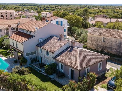 Picturesque "SONNE" vacation apartment with large pool and beautiful garden