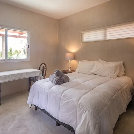 Studio: fast internet, kitchenette, walk to beach