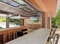 Water Front Updated Cabin Close to Estes Park New Hot Tub 3 Private Acres - Chalets