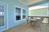 171 Seven Palms,  Fulton Breeze: Waterfront, Pool & Hot Tub - Homestays