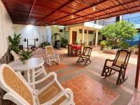 Hostal Dumbira - Hostels