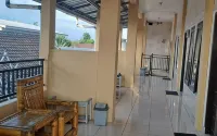 Bintang KhanidaSyari'ah - parkir