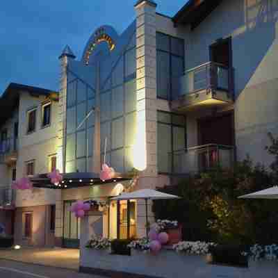 Hotel Ceretto Hotel Exterior