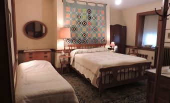 The Noon-Collins Inn - Housity