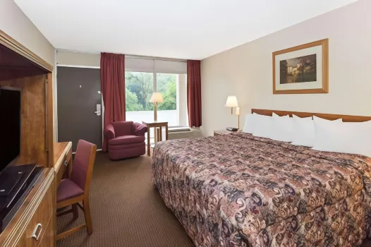 Days Inn by Wyndham Dubuque Hotels near Miller Riverview Park and Campground