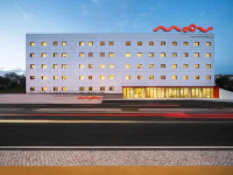 Moov Hotel Oeiras Hotels near Praia de Santo Amaro