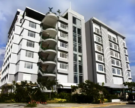 โรงแรมพาเซโอ เพรเมียร์ โรงแรมในลากูนา