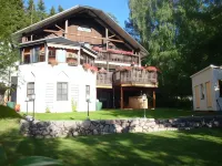 Cronin's Guesthouse Bed & Breakfast Hotels near Pirunkirkko Trail
